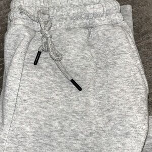 Grey sweat pants with side pockets